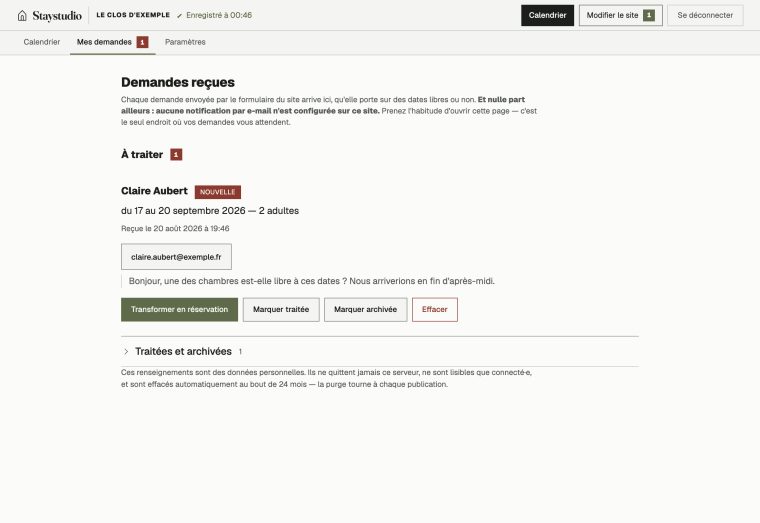 L'écran des demandes reçues : une demande avec ses dates, le nombre de personnes, le message, et les actions possibles.